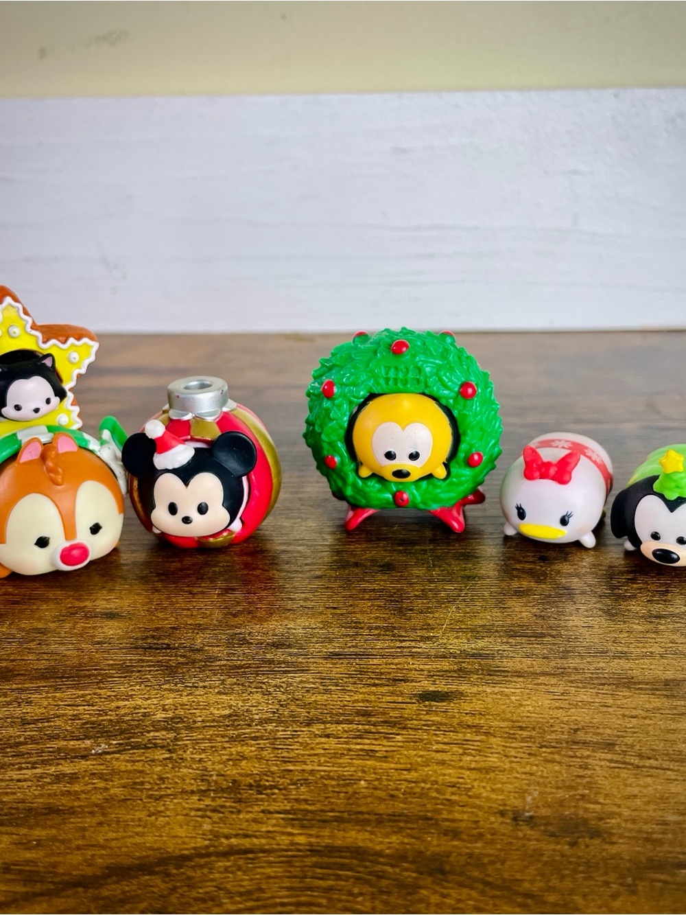 Disney Tsum Tsum Holiday Character Set - Green, Red, Yellow, Black, White